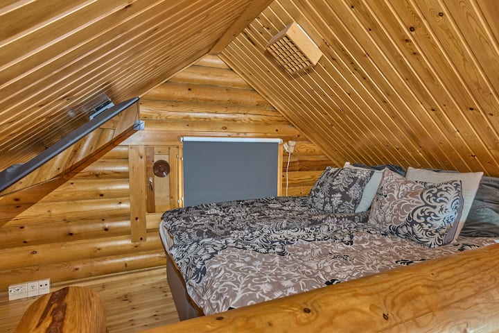 Лофт с легло 160 см, лофт телевизор с наклоняема стойка