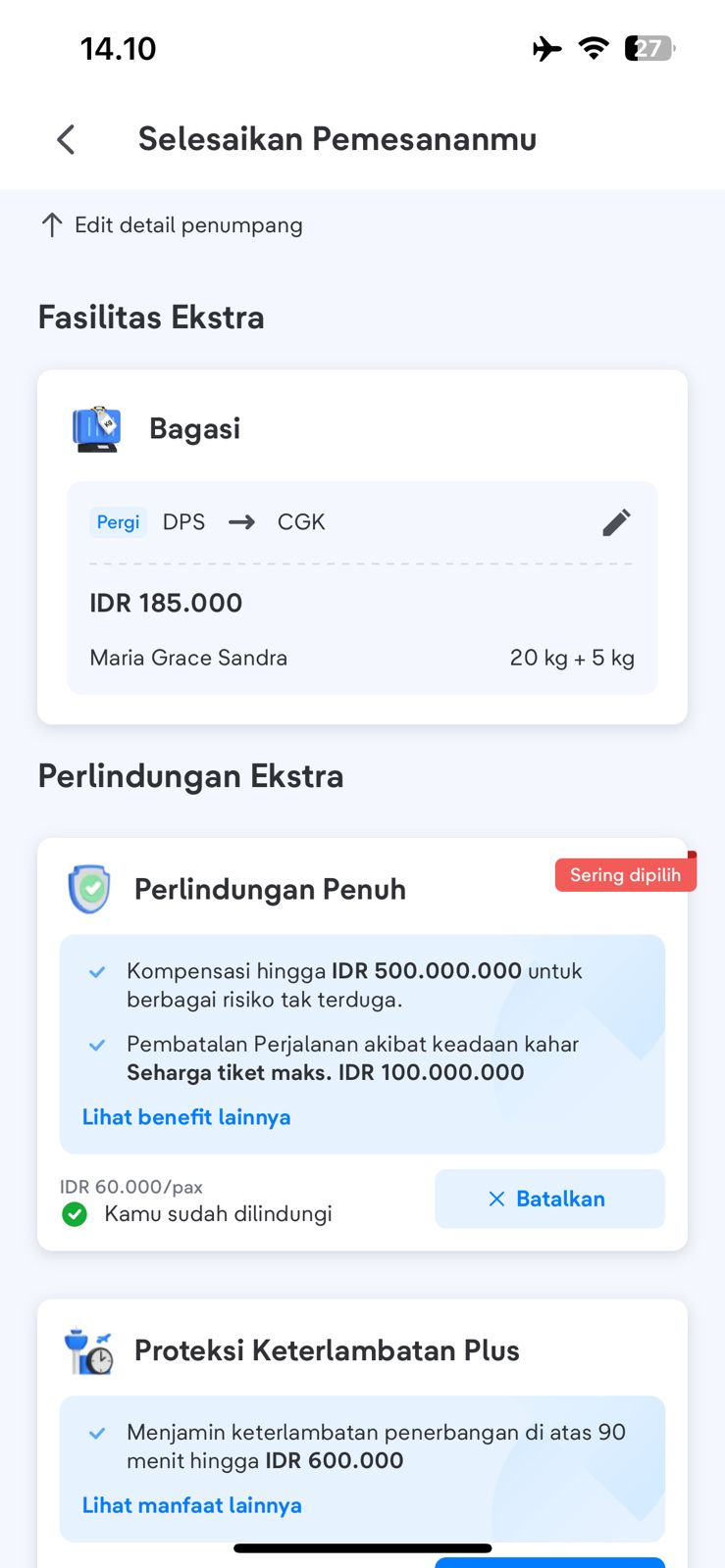 An interface displaying flight booking information is shown. Details include a baggage allowance of 20 kg, several monetary amounts, and options for additional coverage or cancellation. The layout is organized for easy navigation, with highlighted benefits and a prompt for additional action.