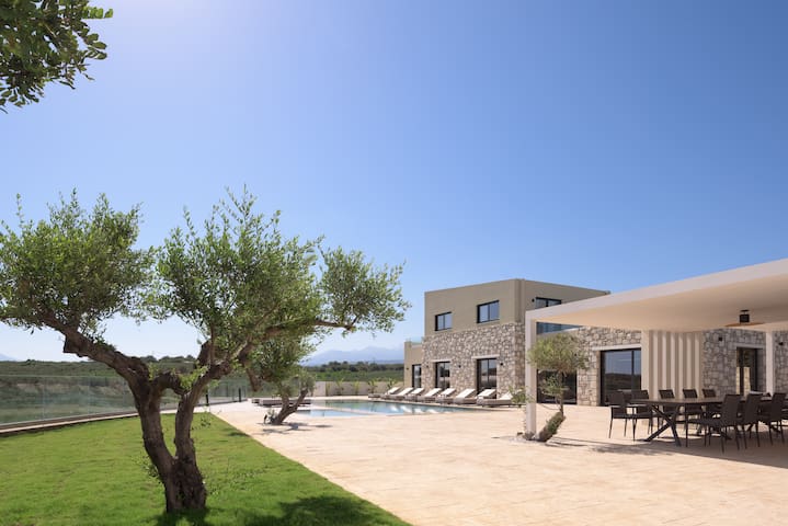 Elia Villa, with Pool, SeaViews & Iconic Design