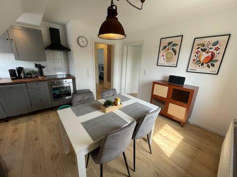 Modern apartment: Close to town and quiet!