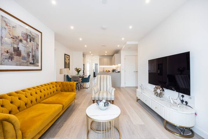 Excel Pad 3 Bed 3 Bath Apartment gallery image 2