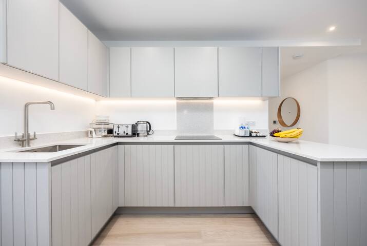 Excel Pad 3 Bed 3 Bath Apartment gallery image 5