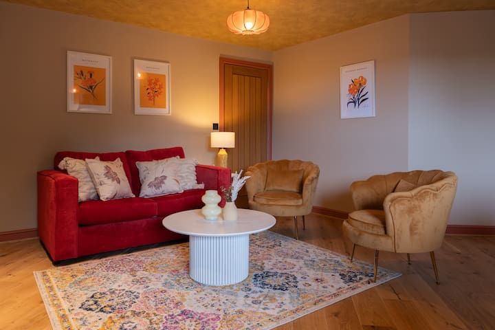 Gray – 2 Bed Luxury Apt. by Mint Stays gallery image 4