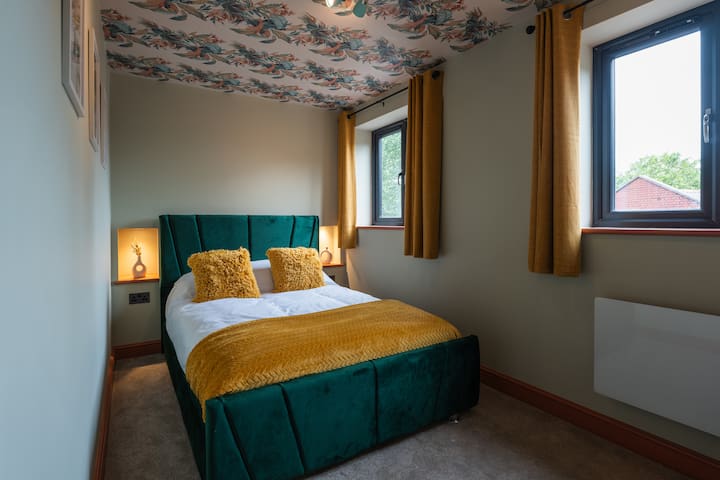 Gray – 2 Bed Luxury Apt. by Mint Stays gallery image 5