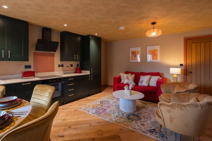 Gray – 2 Bed Luxury Apt. by Mint Stays gallery image 3