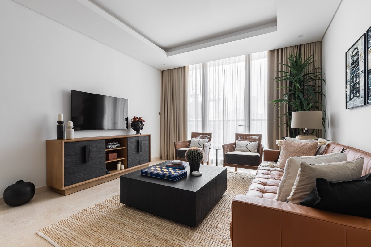 каучот во дневната соба се претвора во кауч на кој може да спијат 2 лица. Ќе ви обезбедиме постелнина и перници 