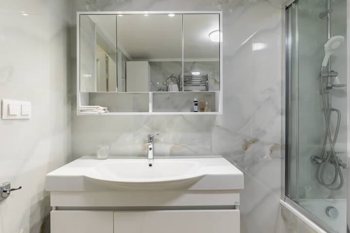 Étoile by halu!: Chic apartment in the center gallery image 4