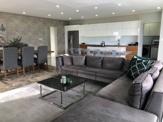 5th Avenue Towers – 2nd Floor