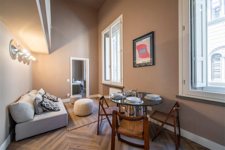 Stylish Apartment on the Lungarno in Florence gallery image 5