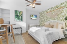 West Palm Beach Studio Near Beach, Newly Renovated