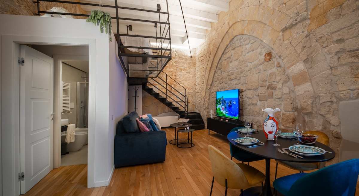 Popular Airbnb listing: The Ancient Arch | Boutique Apt. | Historic Center in Palermo