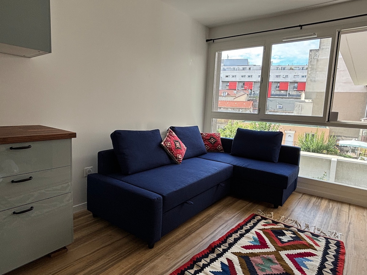 Annuncio Airbnb popolare: Le Blue Apartment a Aubervilliers