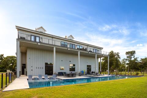 Large Group Retreat w/ Pool & Meeting Space