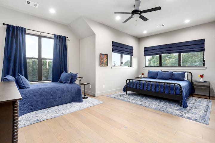 The primary bedroom in the Warren Suite has a king sized bed as well as a day bed.  All beds have luxury linens, quilts and blankets.