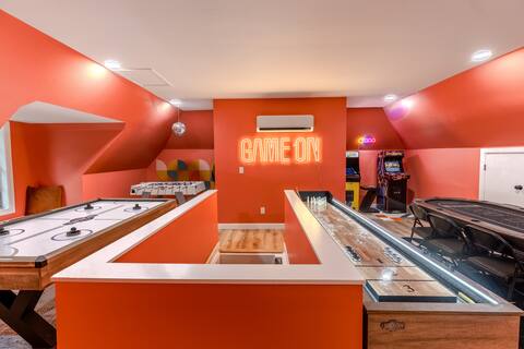 Nine Oaks Hidden Gem Arcade Game Room Hot Tub