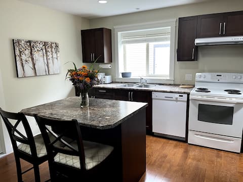 Popular Airbnb listing: Cozy zone near Westwood lake in Westwood