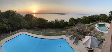 Lake Front, Pool & Sunset Island Views