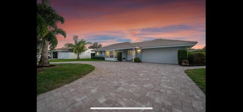 Luxurious 4-BR Home w/ Heated Pool & Golf Views