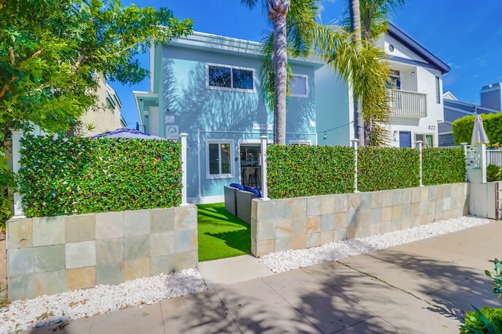 Spacious Beach Duplex in Heart of Mission Beach gallery image 2