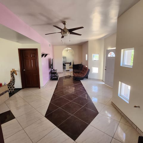 Popular Airbnb listing: Very large apartment 6 minutes from the consulate. in Juárez