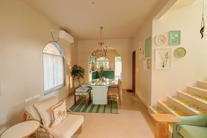 Dining area image 2