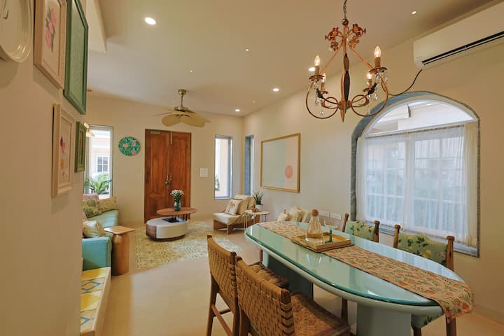 Dining area image 3