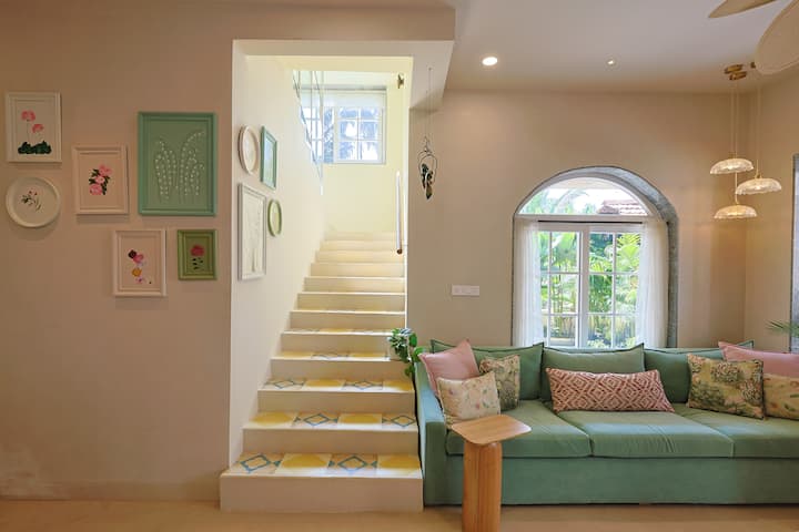 Living room image 2