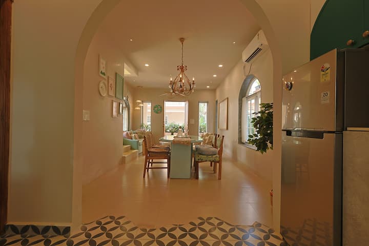 Dining area image 5