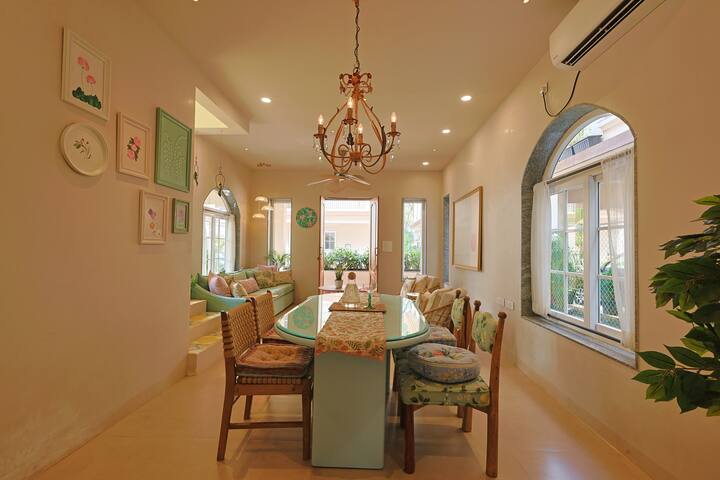 Dining area image 4