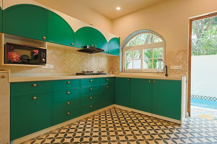 Full kitchen image 2
