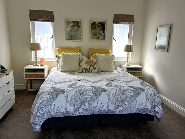 Charming, central & spacious 4 bedroom home gallery image 5