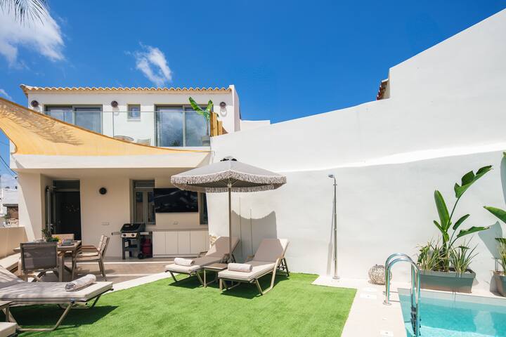 Soliva Villa, a modern cottage hideaway