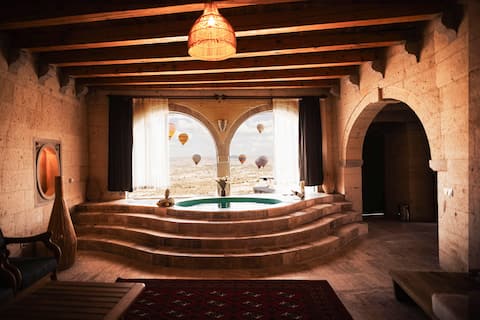 The Jacuzzi Suite with Balloon View and Terrace