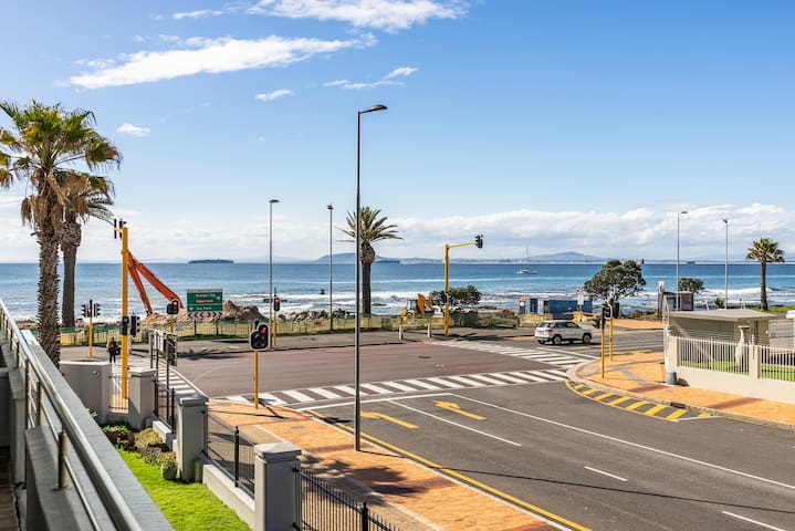 Waterfront apartment on the platinum mile