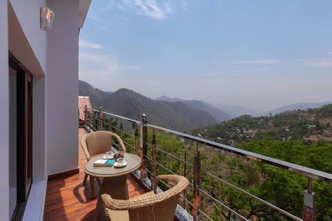 Mountain Bliss Villa – 3-BHK with Cloudscape Views