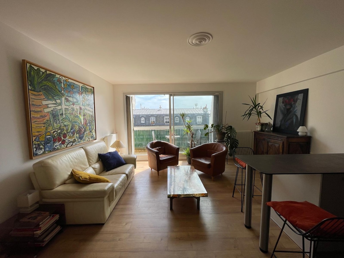 Popular Airbnb listing: Beautiful apartment Paris - Double exposure in Paris 14e Arrondissement