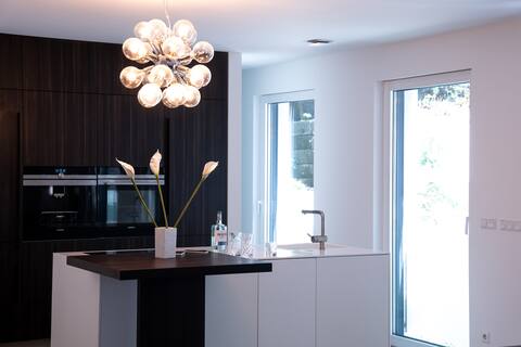 Luxury & Modern 2BD Apartment w/Terrace & Parking