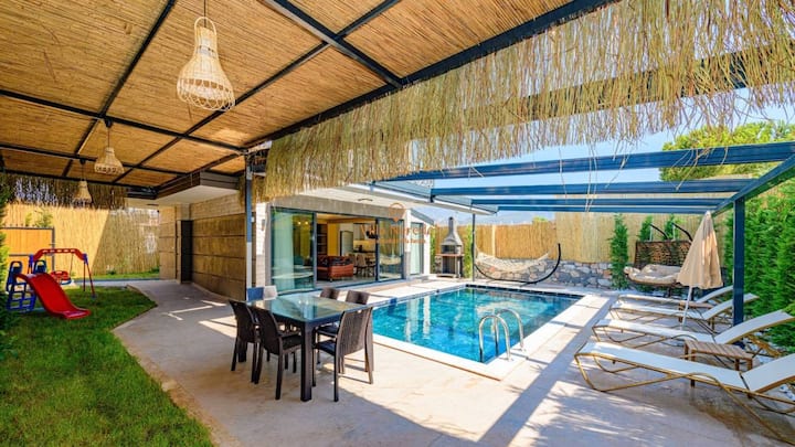 Fethiye 'De 4 Yatak Odalı Villa (Sdr) - Fethiye