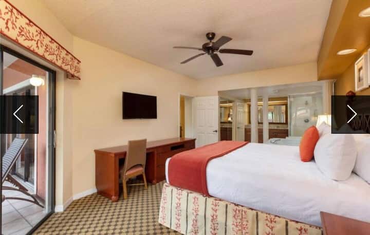 მართალია, ფოტოები ზოგად წარმოდგენას ქმნის ინტერიერისა და განლაგების შესახებ, თუმცა კონკრეტულ ვილაში ოთახების, სააბაზანოსა და სამზარეულოს კონფიგურაცია, შესაძლოა, განსხვავდებოდეს.