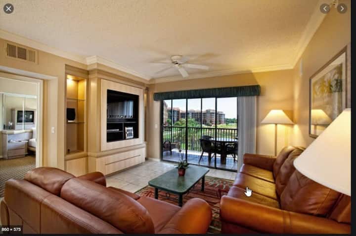 მართალია, ფოტოები ზოგად წარმოდგენას ქმნის ინტერიერისა და განლაგების შესახებ, თუმცა კონკრეტულ ვილაში ოთახების, სააბაზანოსა და სამზარეულოს კონფიგურაცია, შესაძლოა, განსხვავდებოდეს.