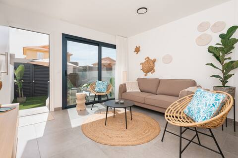 Anuncio de Airbnb popular: El Médano - Las Arecas House en Granadilla De Abona