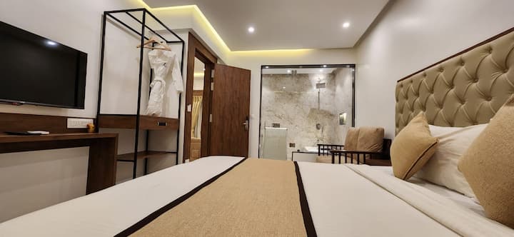 Bedroom 1 image 2