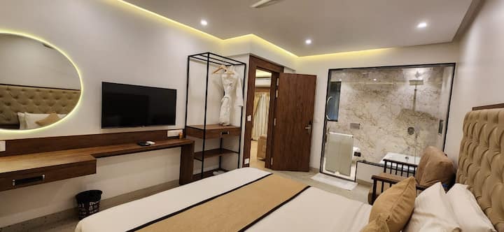 Bedroom 1 image 4