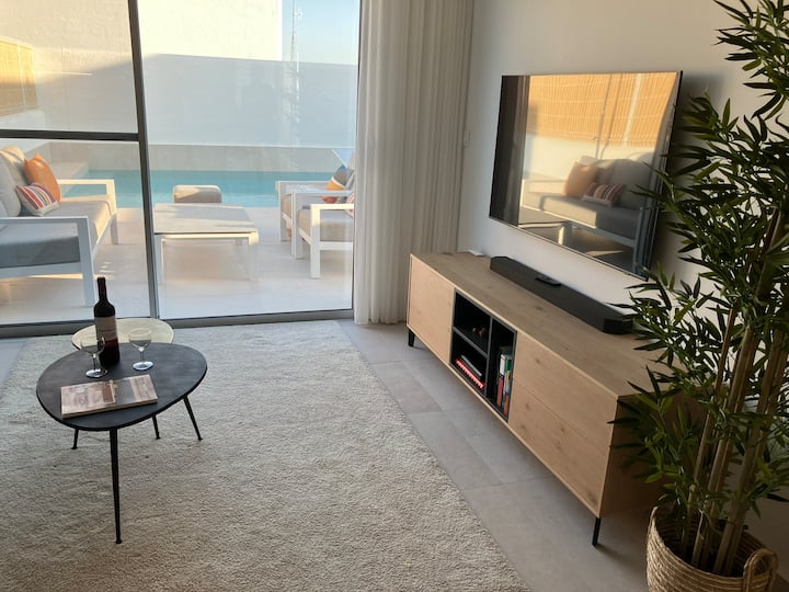 Casa Pino - 
Moderne Woning Met Privézwembad - La Marina