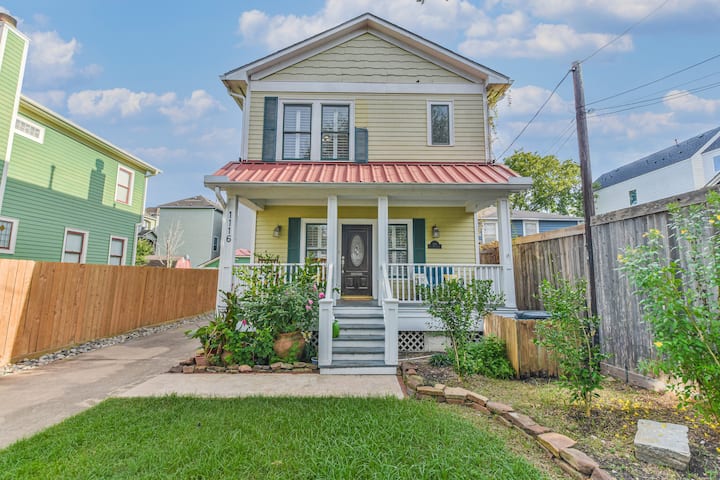 Sunshine In Shady Acres! Walkable And Pet Friendly - Houston, TX