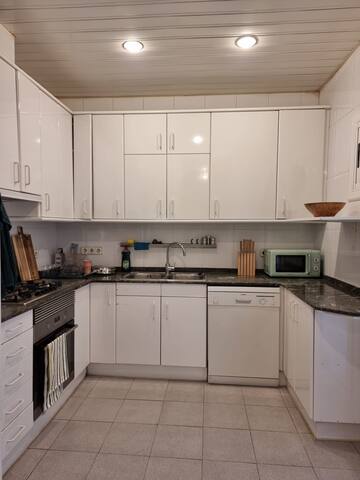 Huge Central Barcelona Apartment gallery image 5