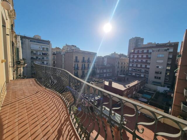 Huge Central Barcelona Apartment gallery image 4