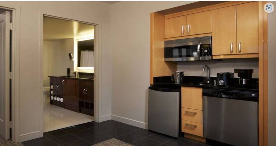 Elara Vegas Strip 2br gallery image 4