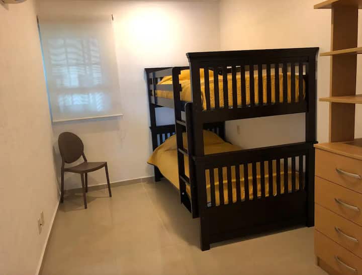 Poschodová posteľ s 2 samostatnými lôžkami