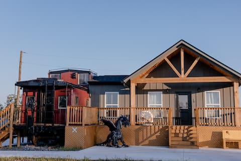 Train in Breaux Bridge-Caboose and Train Station